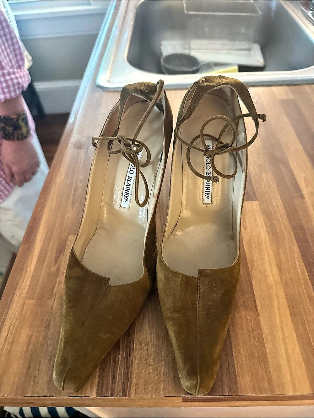 Manolo Blahnik Pointed Toe Lace-Up Heels in Brown US 8